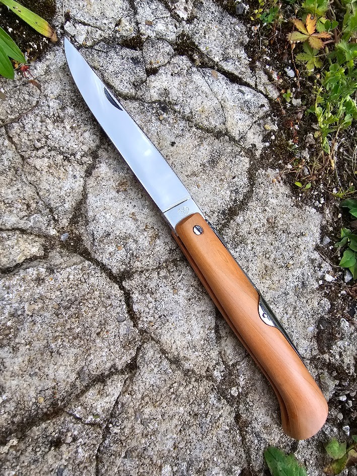 CHASSEUR 12cm EN GENÉVRIER