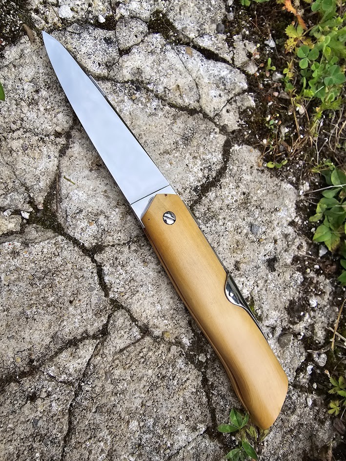 AFFUTIOT 12cm EN BOIS DE LILAS