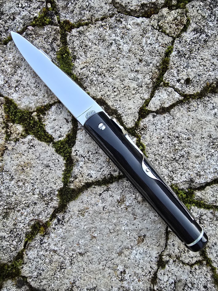 couteau de poche haut de gamme en corne de buffle et os de girafe